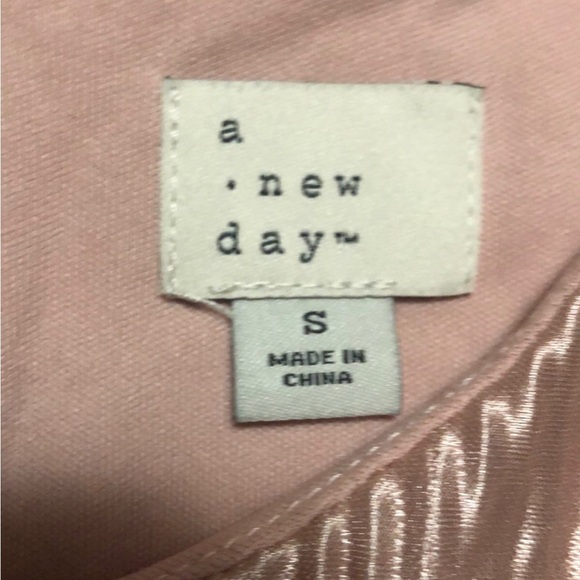 A new day blush color lined blouse - Picture 3 of 4